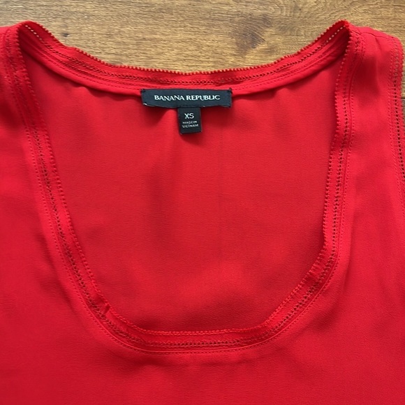 Banana republic Sleeveless Picot Trim Top Cherry red. Loose fitting Size XS - Picture 4 of 8